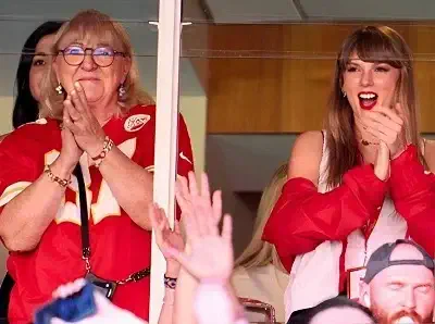 Taylor Swift with Travis Kelce's mother Donna Kelce